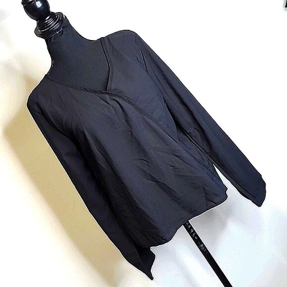 Black tunic polyester top with long sleeves, v neckline - Picture 1 of 8